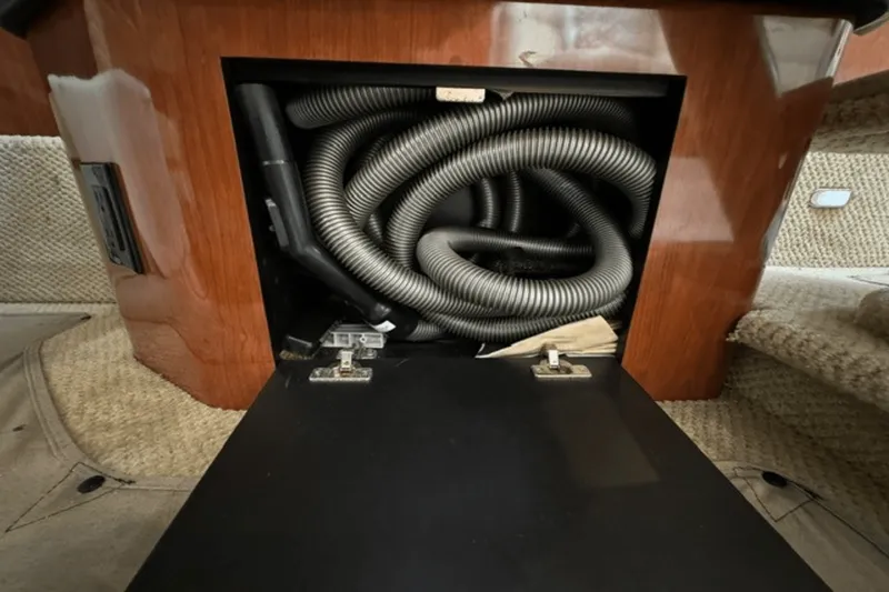 Slide: The Image of Sea Ray 340 Sundancer 2006 - 25