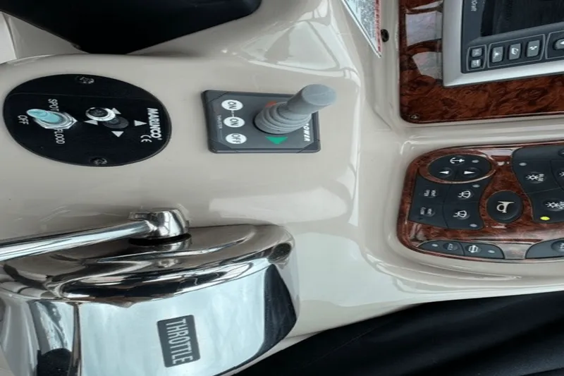 Slide: The Image of Sea Ray 340 Sundancer 2006 - 9