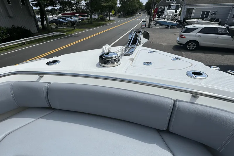 Slide: The Image of Boston Whaler 250 Outrage 2026 - 22