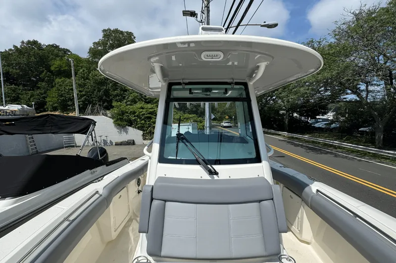 Slide: The Image of Boston Whaler 250 Outrage 2026 - 25