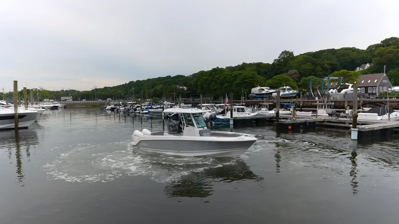 Slide: The Image of Boston Whaler 250 Outrage 2026 - 32