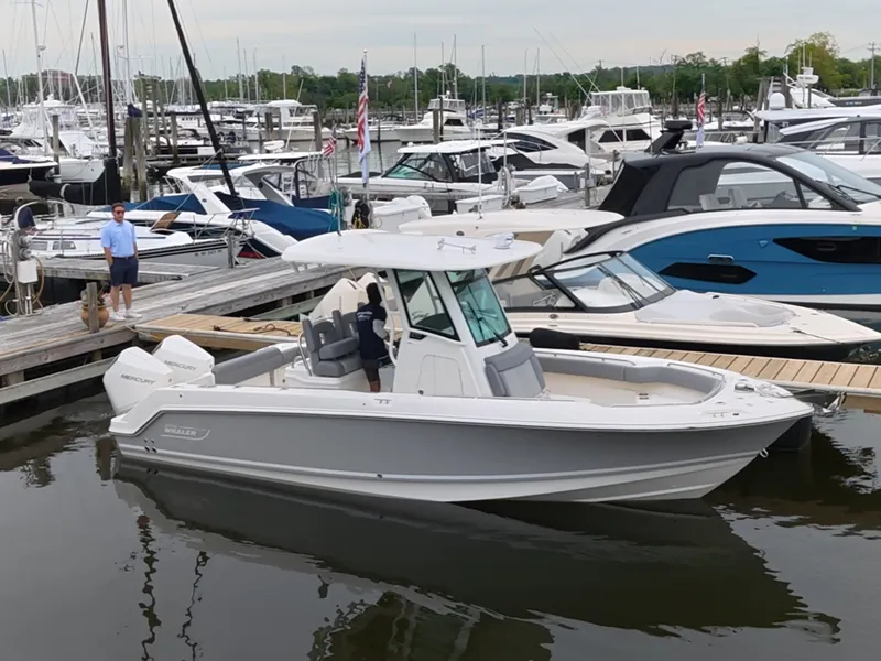 Slide: The Image of Boston Whaler 250 Outrage 2026 - 30
