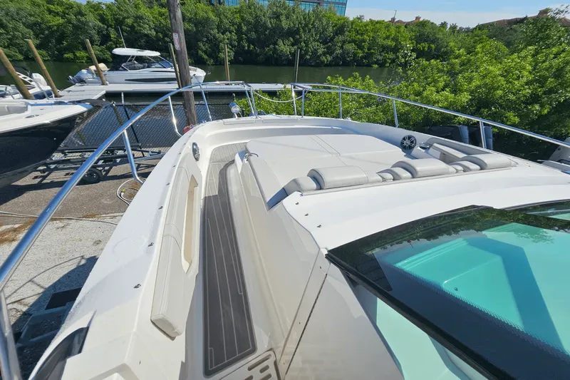 Slide: The Image of Sea Ray 320 SUNDANCER 2024 - 22