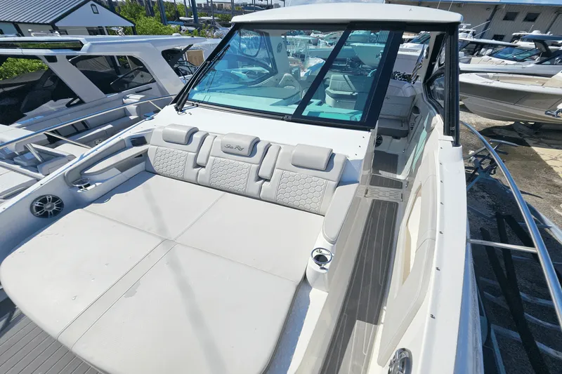 Slide: The Image of Sea Ray 320 SUNDANCER 2024 - 23