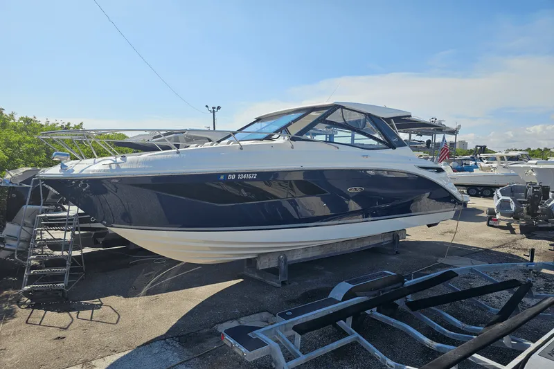 Slide: The Image of Sea Ray 320 SUNDANCER 2024 - 3