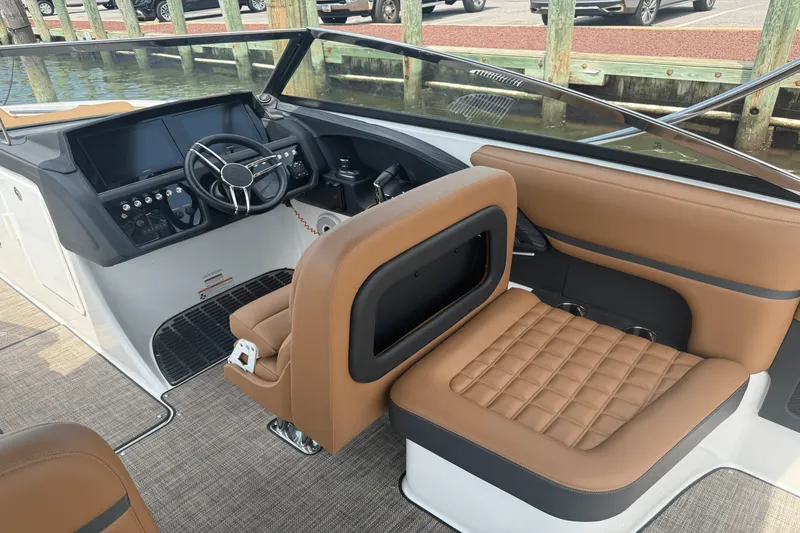 Slide: The Image of Cobalt 30SC Outboard 2023 - 18