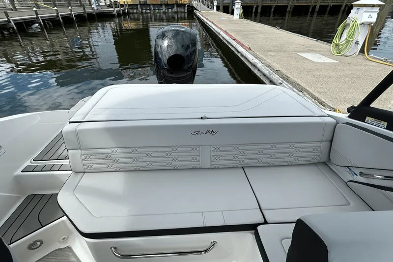 Slide: The Image of Sea Ray SPX 190 Outboard 2025 - 11