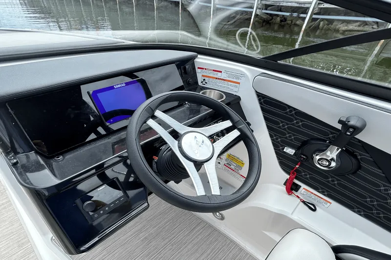 Slide: The Image of Sea Ray SPX 190 Outboard 2025 - 4