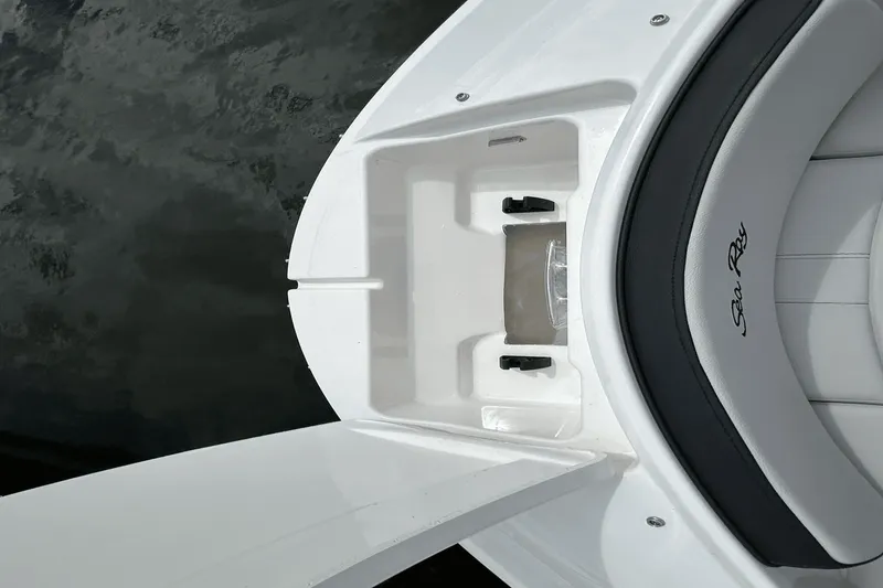 Slide: The Image of Sea Ray SPX 190 Outboard 2025 - 6