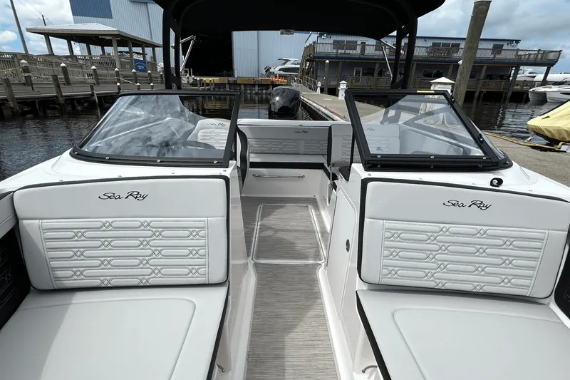 Slide: The Image of Sea Ray SPX 190 Outboard 2025 - 7