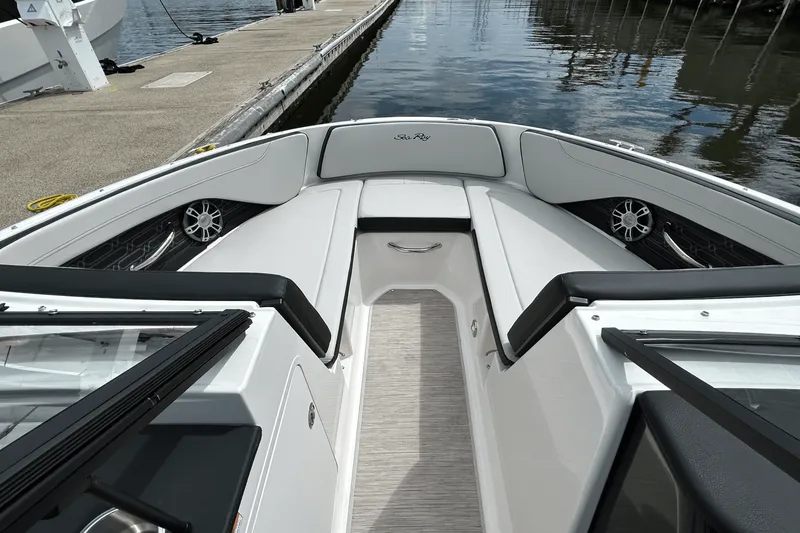 Slide: The Image of Sea Ray SPX 190 Outboard 2025 - 9