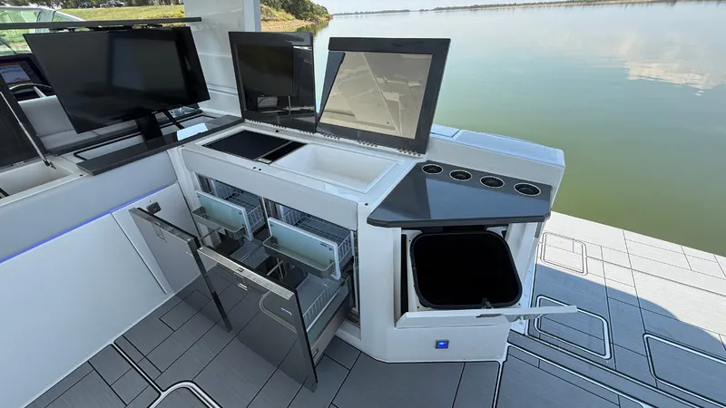 Slide: The Image of Aviara AV40 2024 - 29