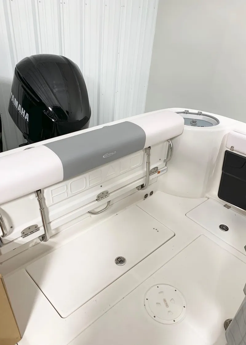 Slide: The Image of 2024 Robalo 302 boat interior with Yamaha outboard motor. - 5