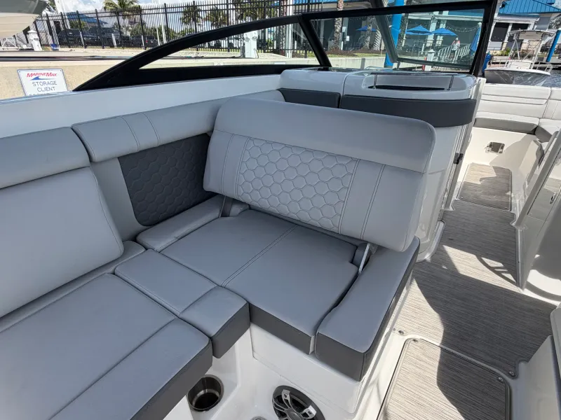 Slide: The Image of Sea Ray 270 SD OB 2024 - 22