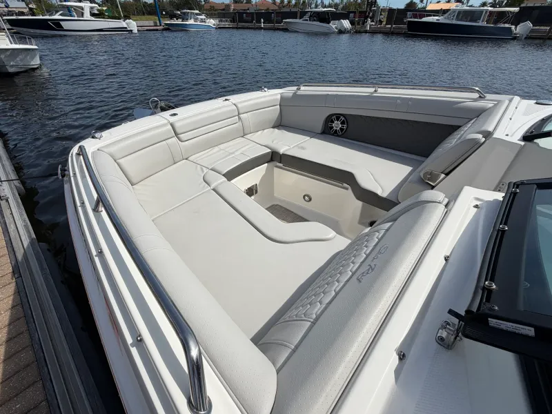 Slide: The Image of Sea Ray 270 SD OB 2024 - 34