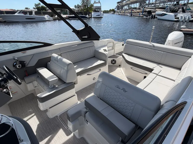 Slide: The Image of Sea Ray 270 SD OB 2024 - 19