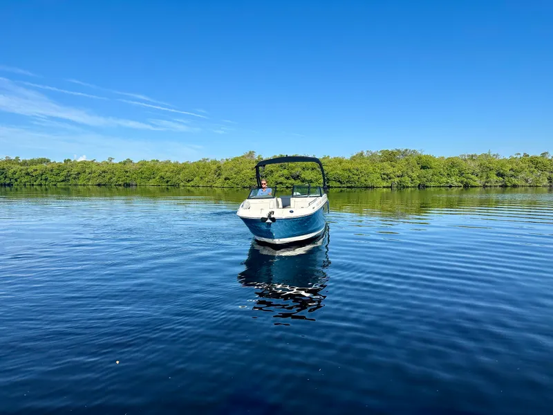 Slide: The Image of Sea Ray 270 SD OB 2024 - 4