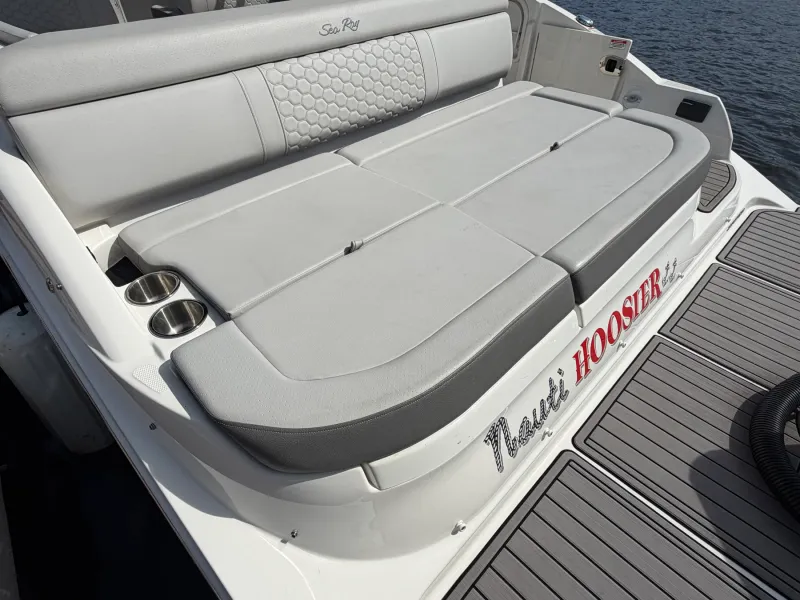 Slide: The Image of Sea Ray 270 SD OB 2024 - 13