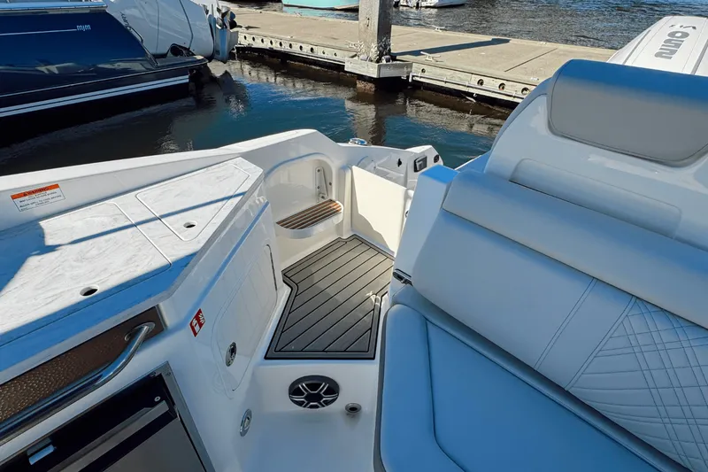 Slide: The Image of Sea Ray SDX 290 Outboard 2026 - 11