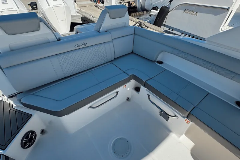 Slide: The Image of Sea Ray SDX 290 Outboard 2026 - 14