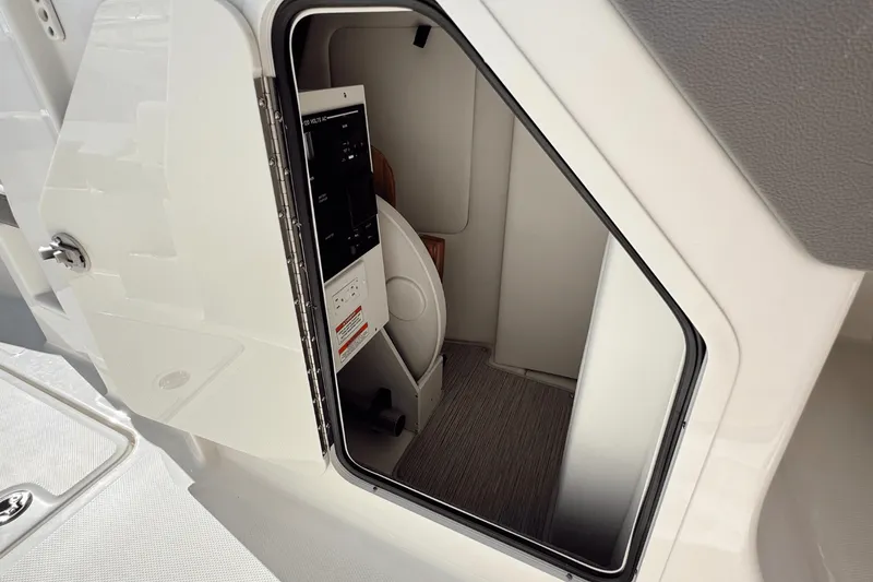 Slide: The Image of Sea Ray SDX 290 Outboard 2026 - 20