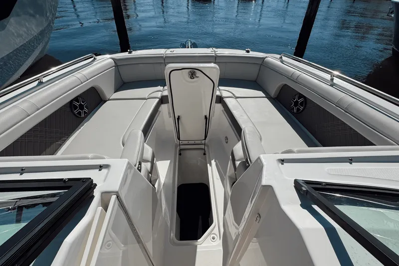 Slide: The Image of Sea Ray SDX 290 Outboard 2026 - 5