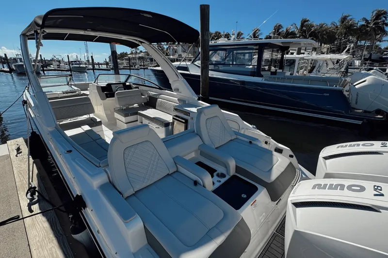 Slide: The Image of Sea Ray SDX 290 Outboard 2026 - 7