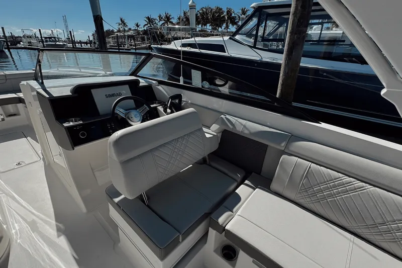 Slide: The Image of Sea Ray SDX 290 Outboard 2026 - 9