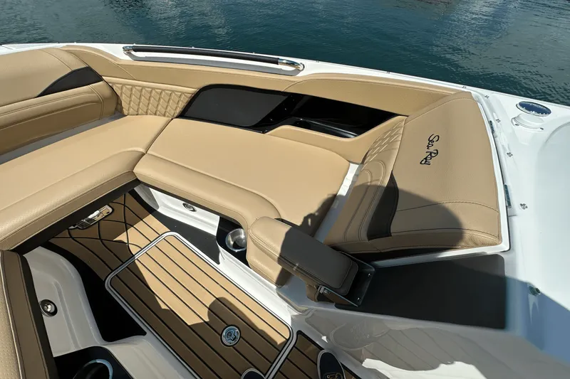 Slide: The Image of Sea Ray SLX 280 2026 - 12