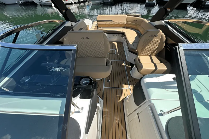 Slide: The Image of Sea Ray SLX 280 2026 - 13