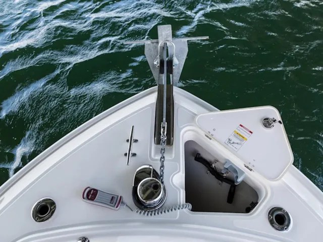 Slide: The Image of Boston Whaler 230 Outrage 2026 - 15