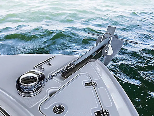 Slide: The Image of Boston Whaler 230 Outrage 2026 - 3