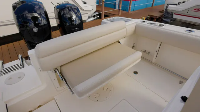 Slide: The Image of Boston Whaler 230 Outrage 2026 - 26