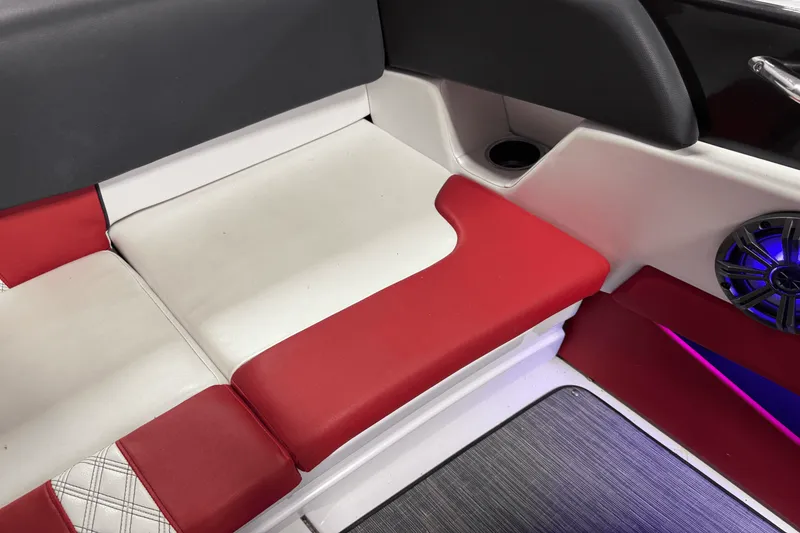 Slide: The Image of Glastron GTS 205 2019 - 29