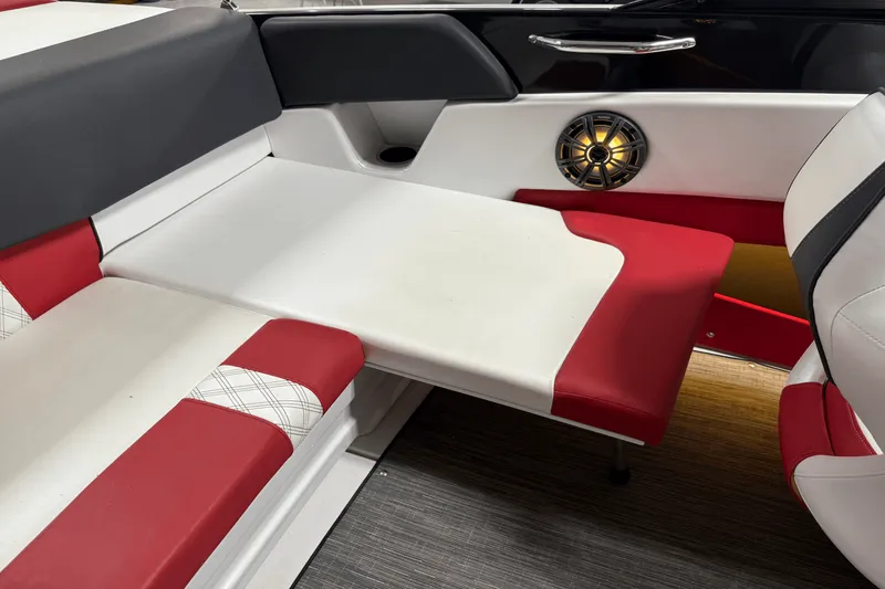 Slide: The Image of Glastron GTS 205 2019 - 30