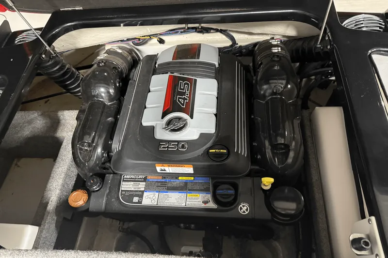 Slide: The Image of Glastron GTS 205 2019 - 35