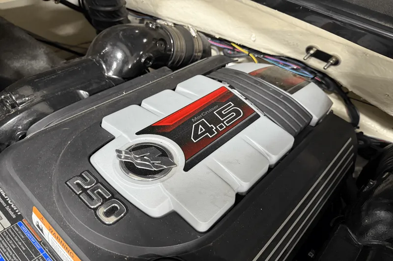 Slide: The Image of Glastron GTS 205 2019 - 36