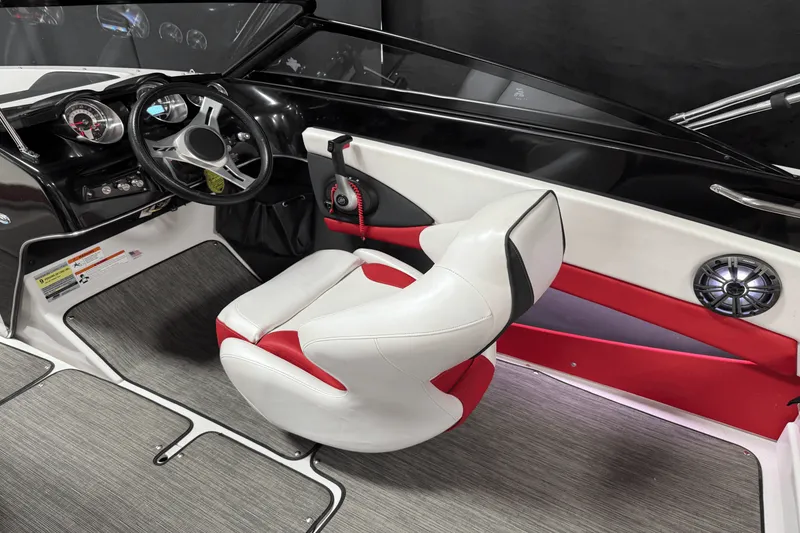 Slide: The Image of Glastron GTS 205 2019 - 38