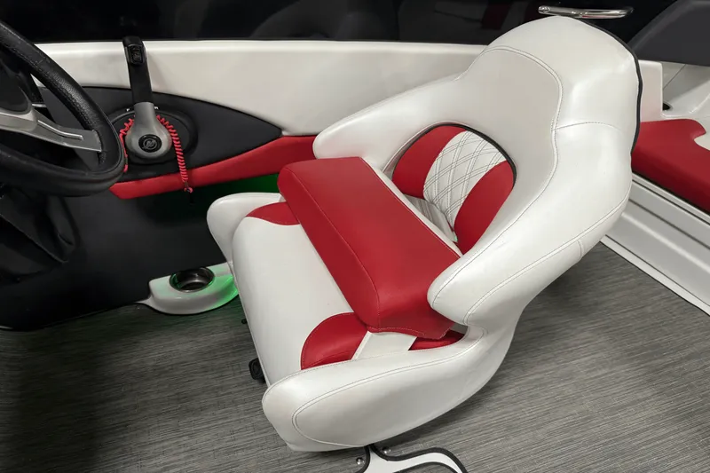 Slide: The Image of Glastron GTS 205 2019 - 40