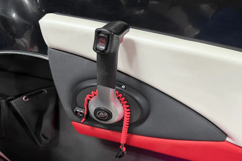 Slide: The Image of Glastron GTS 205 2019 - 47