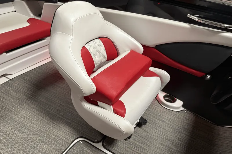 Slide: The Image of Glastron GTS 205 2019 - 53