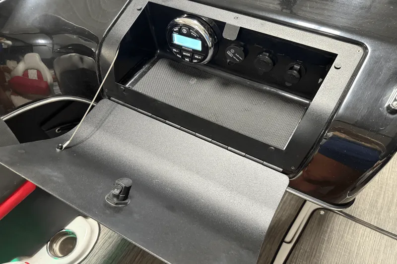 Slide: The Image of Glastron GTS 205 2019 - 55