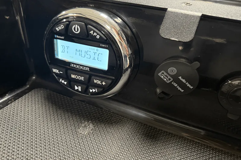 Slide: The Image of Glastron GTS 205 2019 - 57