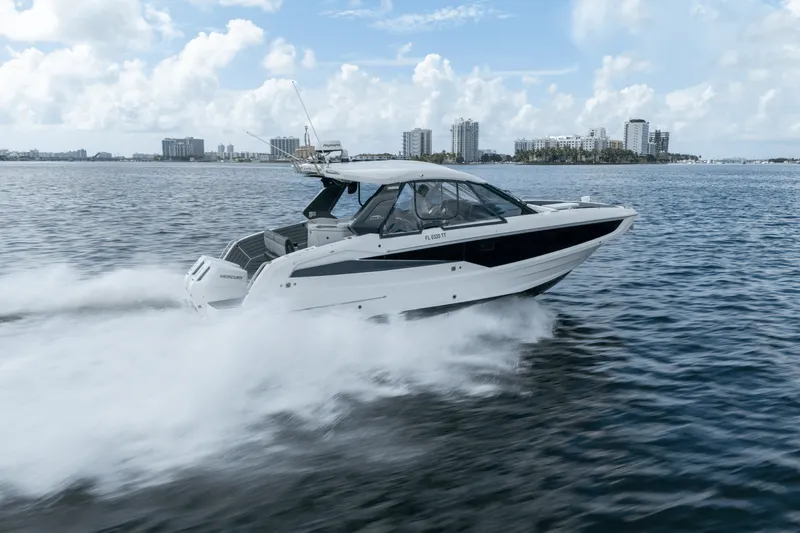 Slide: The Image of Galeon 325 GTO 2024 - 12