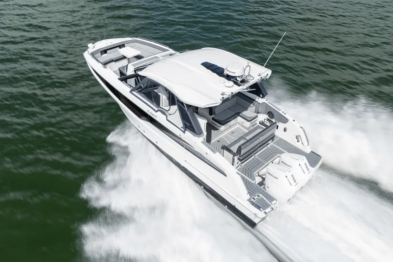 Slide: The Image of Galeon 325 GTO 2024 - 13