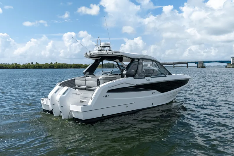 Slide: The Image of Galeon 325 GTO 2024 - 14