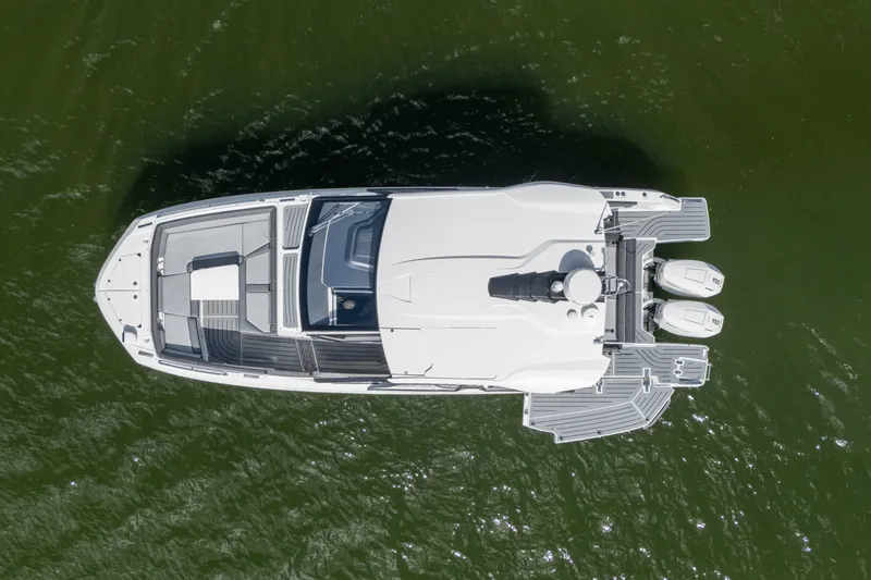 Slide: The Image of Galeon 325 GTO 2024 - 16