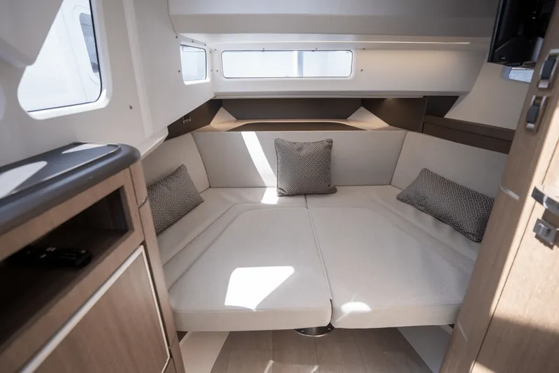 Slide: The Image of Galeon 325 GTO 2024 - 21