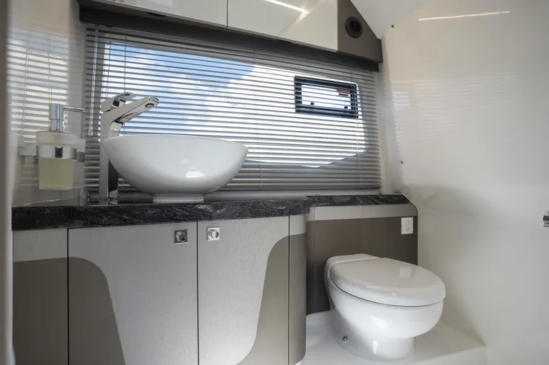 Slide: The Image of Galeon 325 GTO 2024 - 22