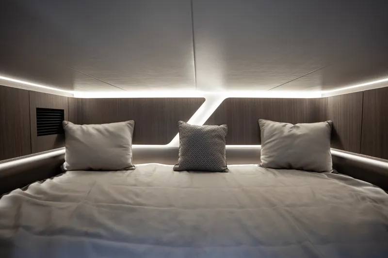 Slide: The Image of Galeon 325 GTO 2024 - 24